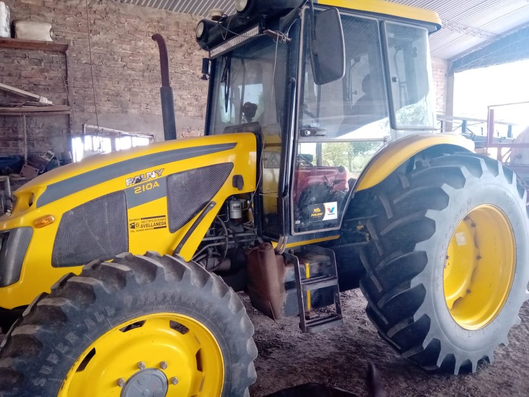Tractor Pauny 210A año 2015