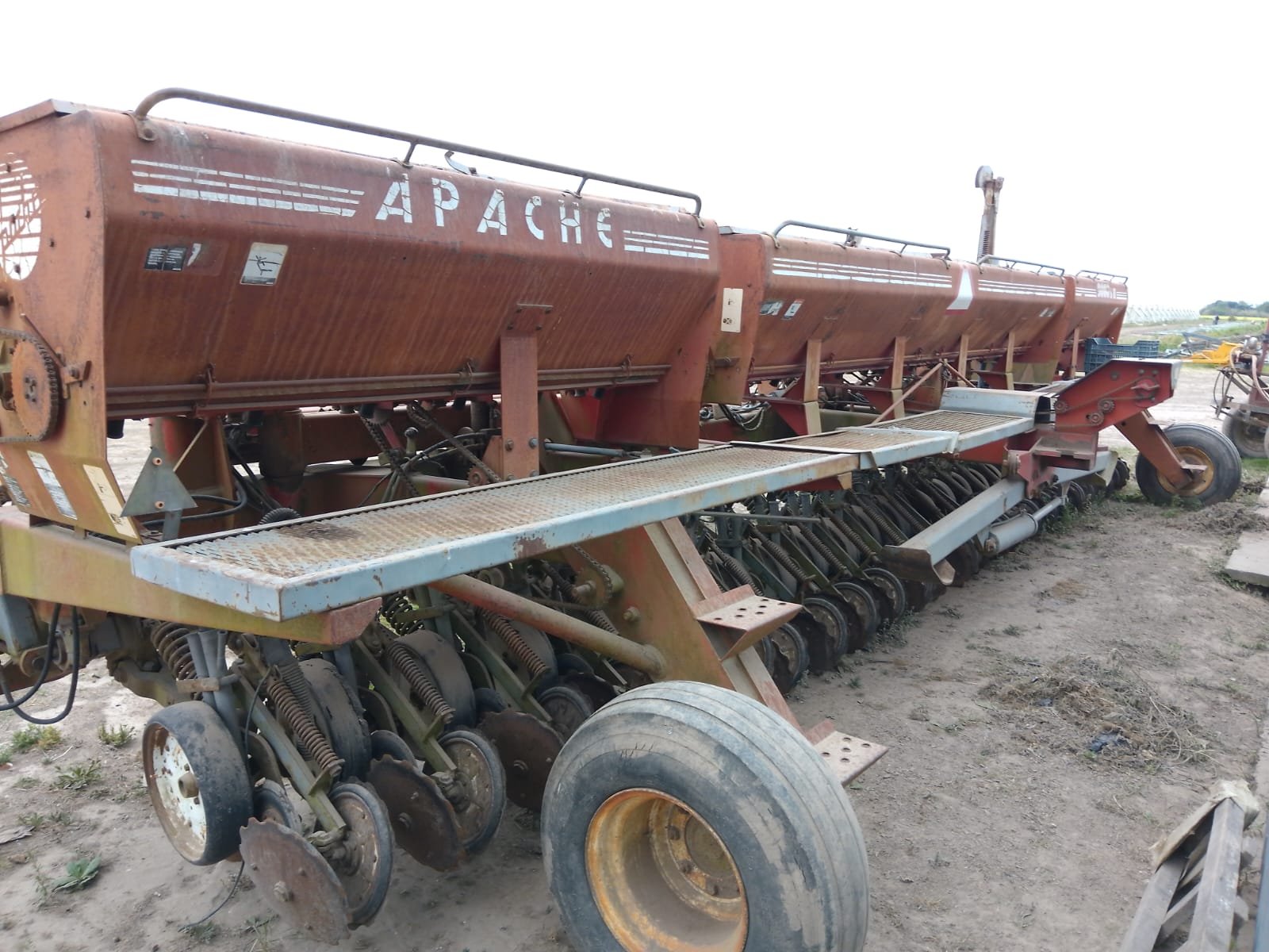 Sembradora Apache 9000 II